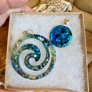 Elegant Blue and Gold Spiral Necklace pendants